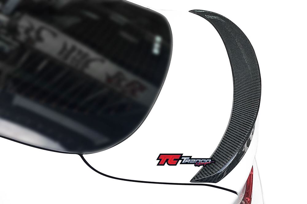 B43223  <BR> F36 P 尾翼  <BR> 適用:F36<BR>   材質:碳纖維