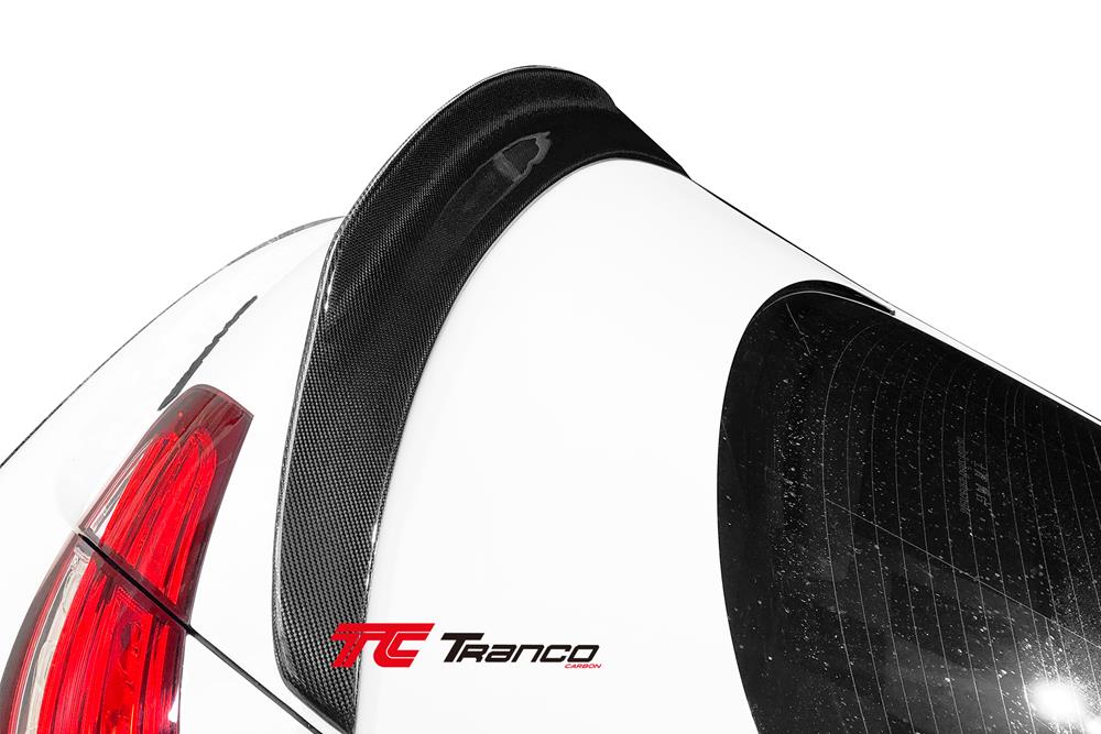 MCLA11723 <br> CLA C117 4門 P 尾翼  <br>適用:C117四門  <br>材質:碳纖維