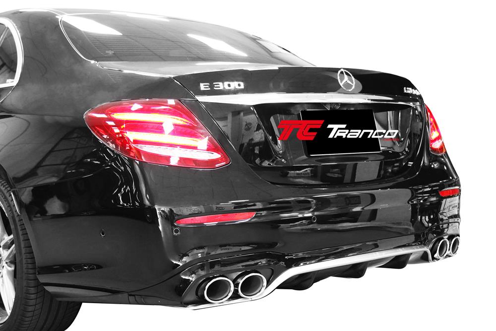 MC21317 <BR>  W213 E53 後下巴總成 銀色 含尾飾管 <BR>  適用:AMG保桿  <BR> 材質:ABS